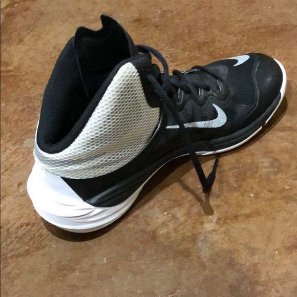 Nike basketball shoes. - Picture 5 of 5